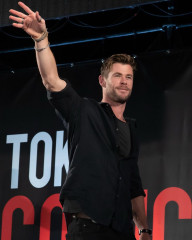 Chris Hemsworth - Comic-Con in Tokyo 11/22/2019 фото №1233927