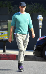 Chris Martin in Beverly Hills 02/01/2015 фото №1057050