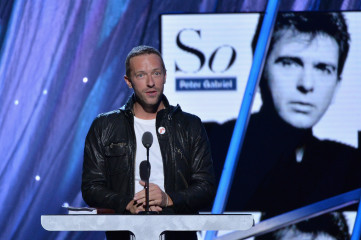 Chris Martin - Rock And Roll Hall Of Fame Induction Ceremony in NY 04/10/2014 фото №1198122