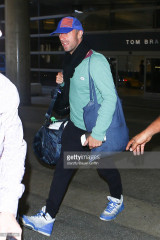 Chris Martin at LAX 09/18/2016 фото №1013354