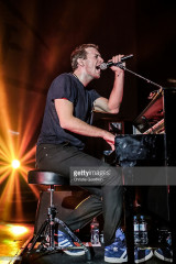 Chris Martin - 'Under 1 Roof' concert in aid of Kids Company in London 12/19/13 фото №1208988