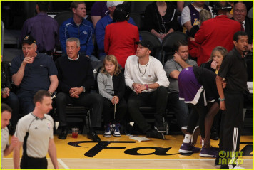 Chris Martin at Lakers Game in LA 01/20/2016 фото №994725