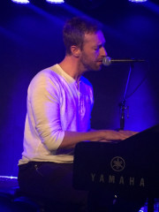 Chris Martin - Mercury Lounge for The Bowery Mission in NewYork 12/21/2016 фото №1151353