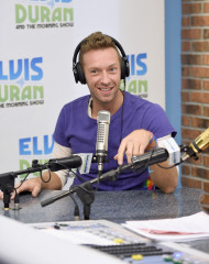 Chris Martin - Elvis Duran and the Morning Show in New York 11/24/2015 фото №1171019