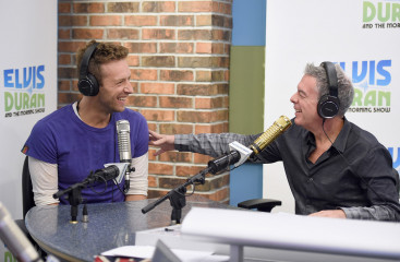 Chris Martin - Elvis Duran and the Morning Show in New York 11/24/2015 фото №1171023