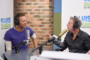 Chris Martin - Elvis Duran and the Morning Show in New York 11/24/2015 фото №1171024