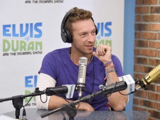Chris Martin - Elvis Duran and the Morning Show in New York 11/24/2015 фото №1171028