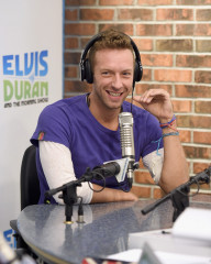 Chris Martin - Elvis Duran and the Morning Show in New York 11/24/2015 фото №1171034
