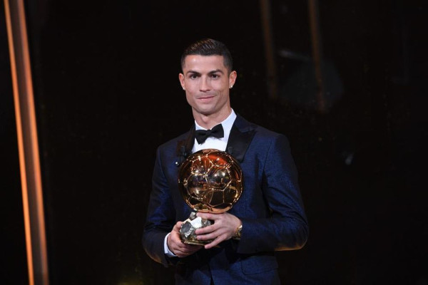 Cristiano Ronaldo win Ballon d’Or / Криштиану Роналду выиграл Золотой мяч фото №1019988