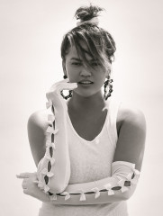Chrissy Teigen - Elle UK January 2019 фото №1124592