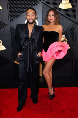 Chrissy Teigen – GRAMMY Awards 2024 фото №1387428