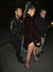 Chrissy Teigen and John Legend have dinner at Spago in Beverly Hills 4/8/2017 фото №954577