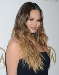 Chrissy Teigen – Producers Guild Awards in Beverly Hills  фото №936481