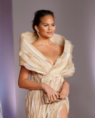 Christine Teigen – Academy Museum Gala in Los Angeles фото №1382368