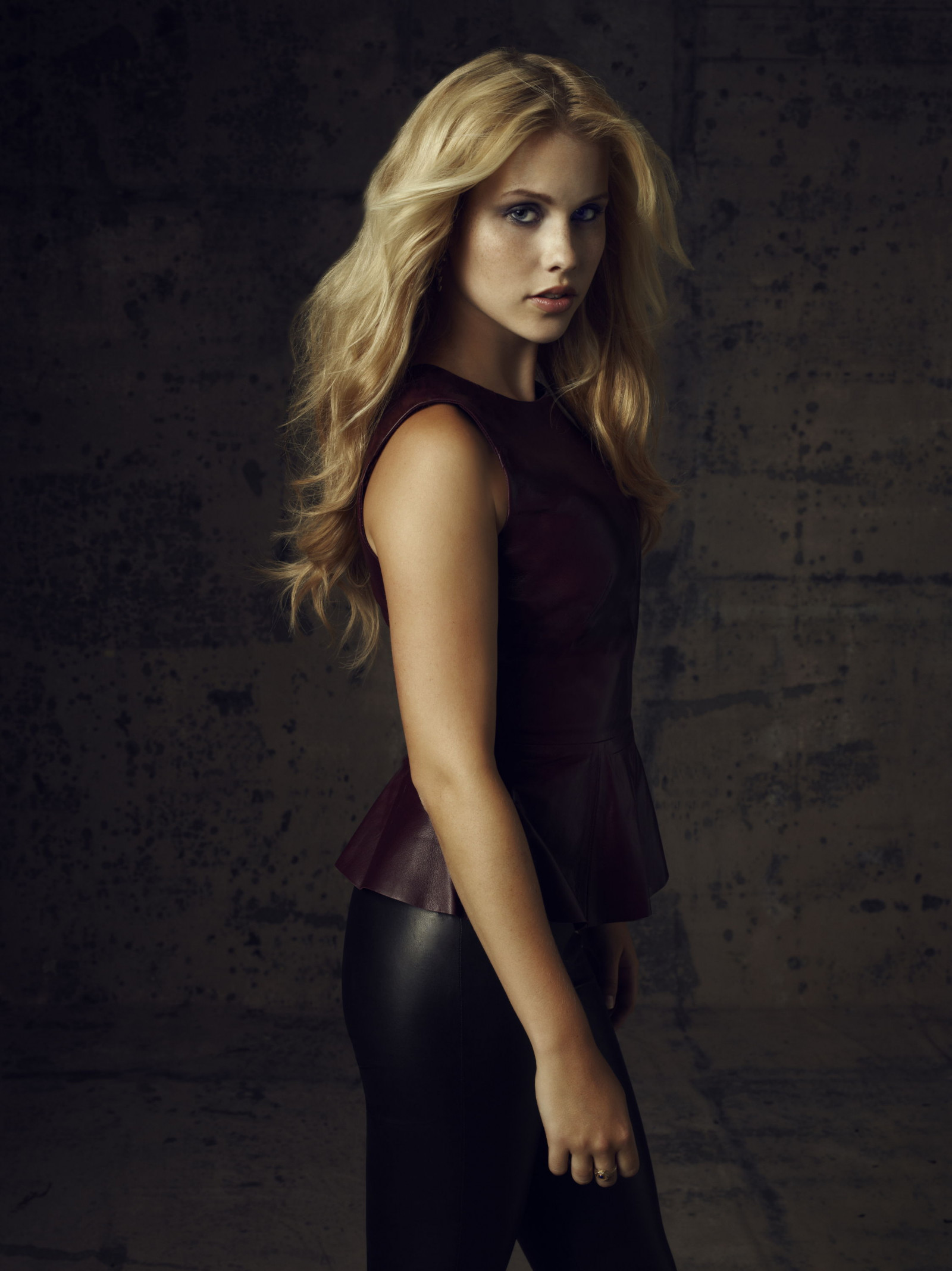 Клэр Холт  (Claire Holt)