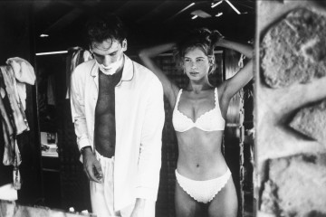 Claudia Schiffer and Bill in Petit St. Vincent, British Vogue, 1991 фото №1416806