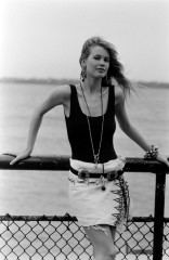 Claudia Schiffer for DKNY Resort 1990 Sportswear Advance фото №1411096