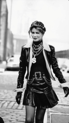 by Peter Lindbergh for Vogue US September "Wild at heart", Brooklyn, 1991 фото №1412648