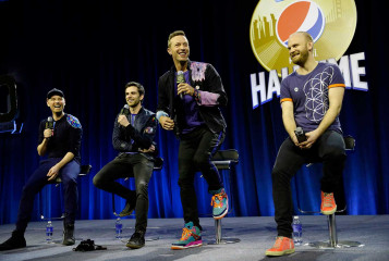 Coldplay - Pepsi Super Bowl Halftime Press Conference in San Francisco 02/04/16 фото №1155210