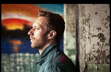 Coldplay - Music Video Every Teardrop is a Waterfall (2011) фото №1066957
