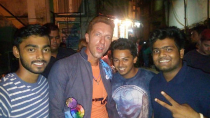 Coldplay - Music Video Hymn For The Weekend (2016) - On Set in Mumbai фото №1047433