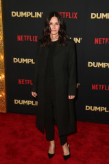 Courteney Cox – “Dumplin” Premiere in Hollywood фото №1124690