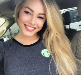 Courtney Tailor фото