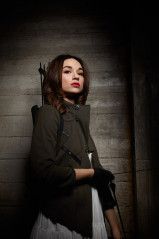 Crystal Reed фото