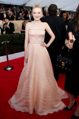 Dakota Fanning-The 24th Annual Screen Actors Guild Awards фото №1033422