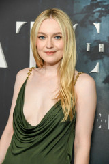 Dakota Fanning – at “The Watchers” World Premiere in New York фото №1396633