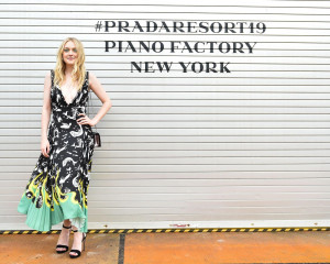 Dakota Fanning - Prada Resort : 2019 Show, Manhattan, NY фото №1067433