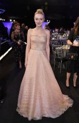 Dakota Fanning-The 24th Annual Screen Actors Guild Awards фото №1033424