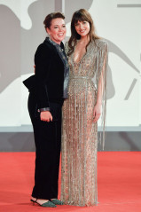 Dakota Johnson-"The Lost Daughter" Red Carpet The 78th Venice Film Festival фото №1308378