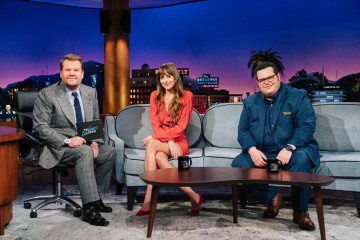 Dakota Johnson-Late Show with James Cordon фото №1334217