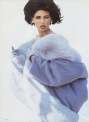 Daniela Pestova by Patrick Demarchelier for US Vogue // August 1990 фото №1285912