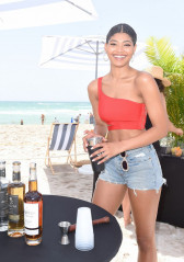 Danielle Herrington – SI Mix Off At The Model Mixology Competition in Miami Beac фото №1198502