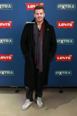 David Boreanaz - Extra TV Show in New York 11/14/2019 фото №1302000