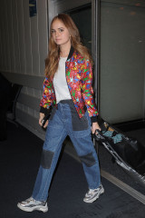 Debby Ryan in Travel Outfit – JFK Airport in NY 11/16/2018 фото №1120518