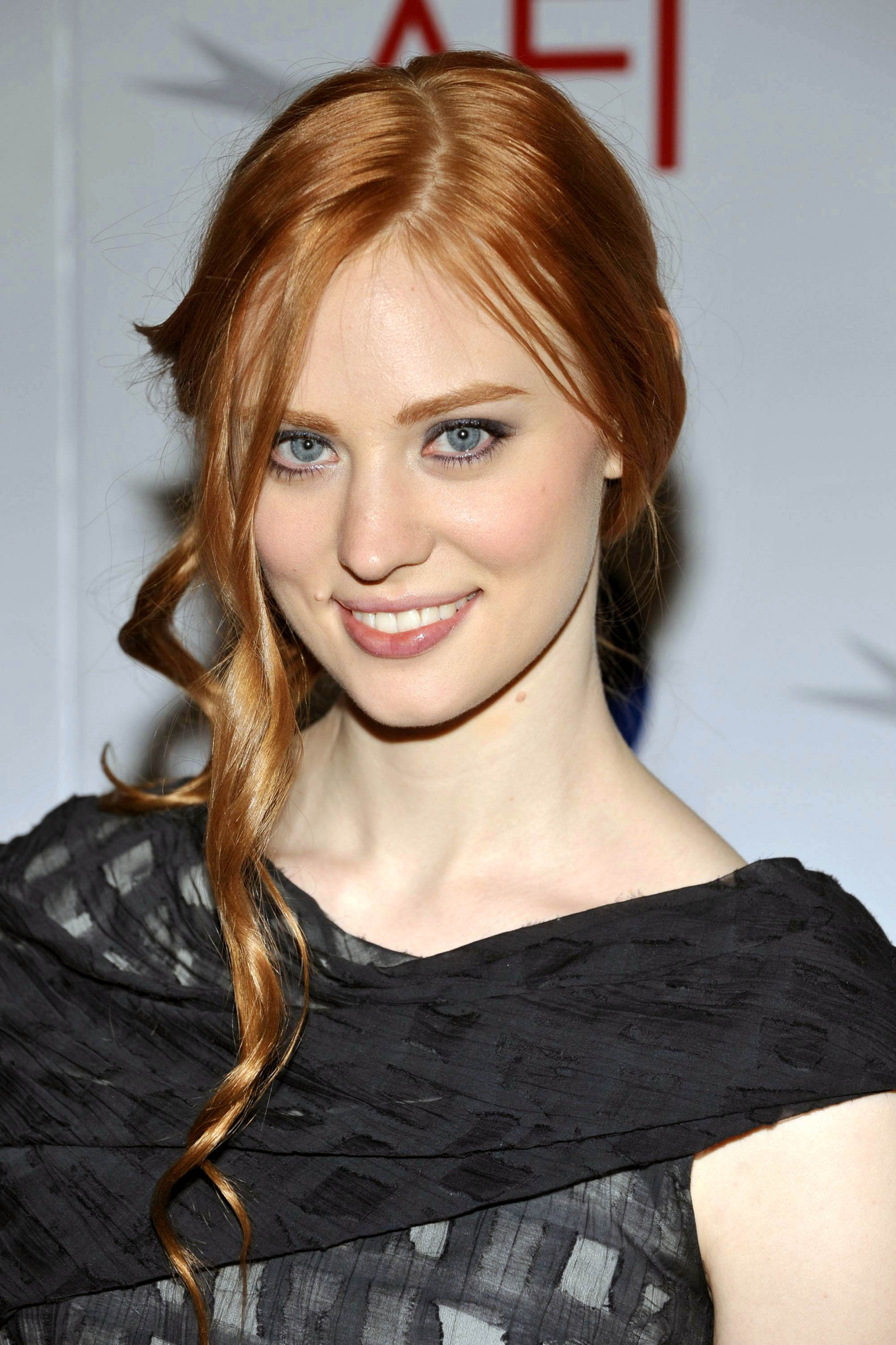 Дебора Энн Уолл (Deborah Ann Woll)