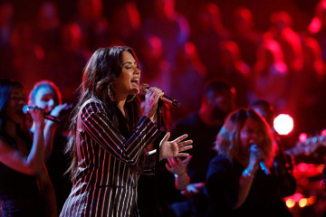 DEMI LOVATO Performs at The Voice Live Finale 12/19/2017 фото №1023983