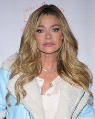 Denise Richards - 91st Anniversary of Hollywood Christmas Parade фото №1381666