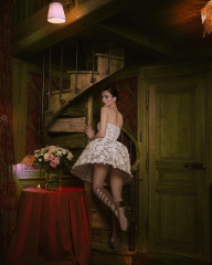 Deva Cassel ~ Wonderland covers the Spring 23 issue wearing Dior by Ellen Von Un фото №1375123