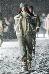 Deva Cassel – for Moncler Grenoble F/W 2025 Fashion Show фото №1414320