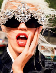 Devon Windsor ~ Vogue Japan January 2015 by Katja Rahlwes фото №1393195