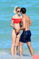 Devon Windsor in Bikini at the beach in Miami фото №948674