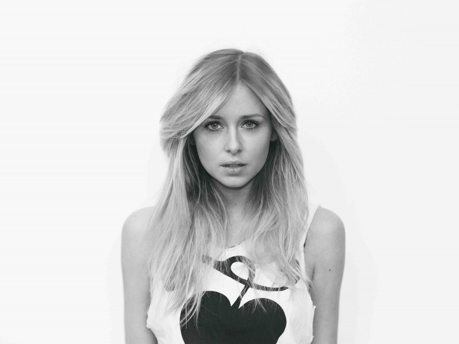 Дайана Викерс (Diana Vickers)