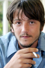 Diego Luna фото