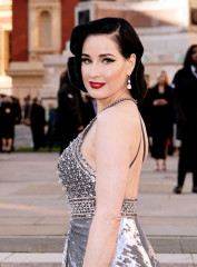 Dita Von Teese - Oivier Awards 2023 at Royal Albert Hall in London фото №1384385