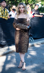 Dove Cameron-Michael Kors Show at New York Fashion Week фото №1309770