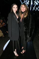 Dove Cameron-Michael Kors Fashion Show in New York фото №1337897